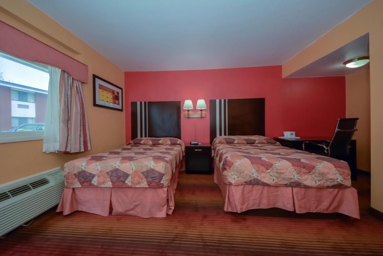 Rodeway Inn Macarthur Airport Ronkonkoma Buitenkant foto