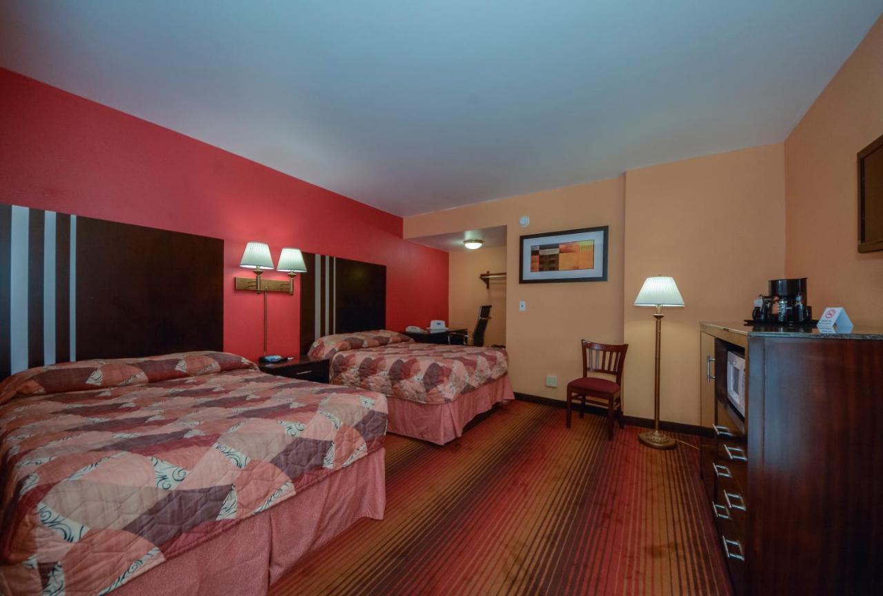 Rodeway Inn Macarthur Airport Ronkonkoma Buitenkant foto