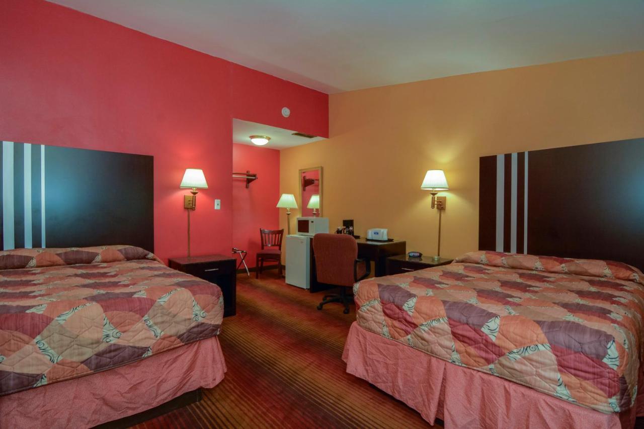 Rodeway Inn Macarthur Airport Ronkonkoma Buitenkant foto