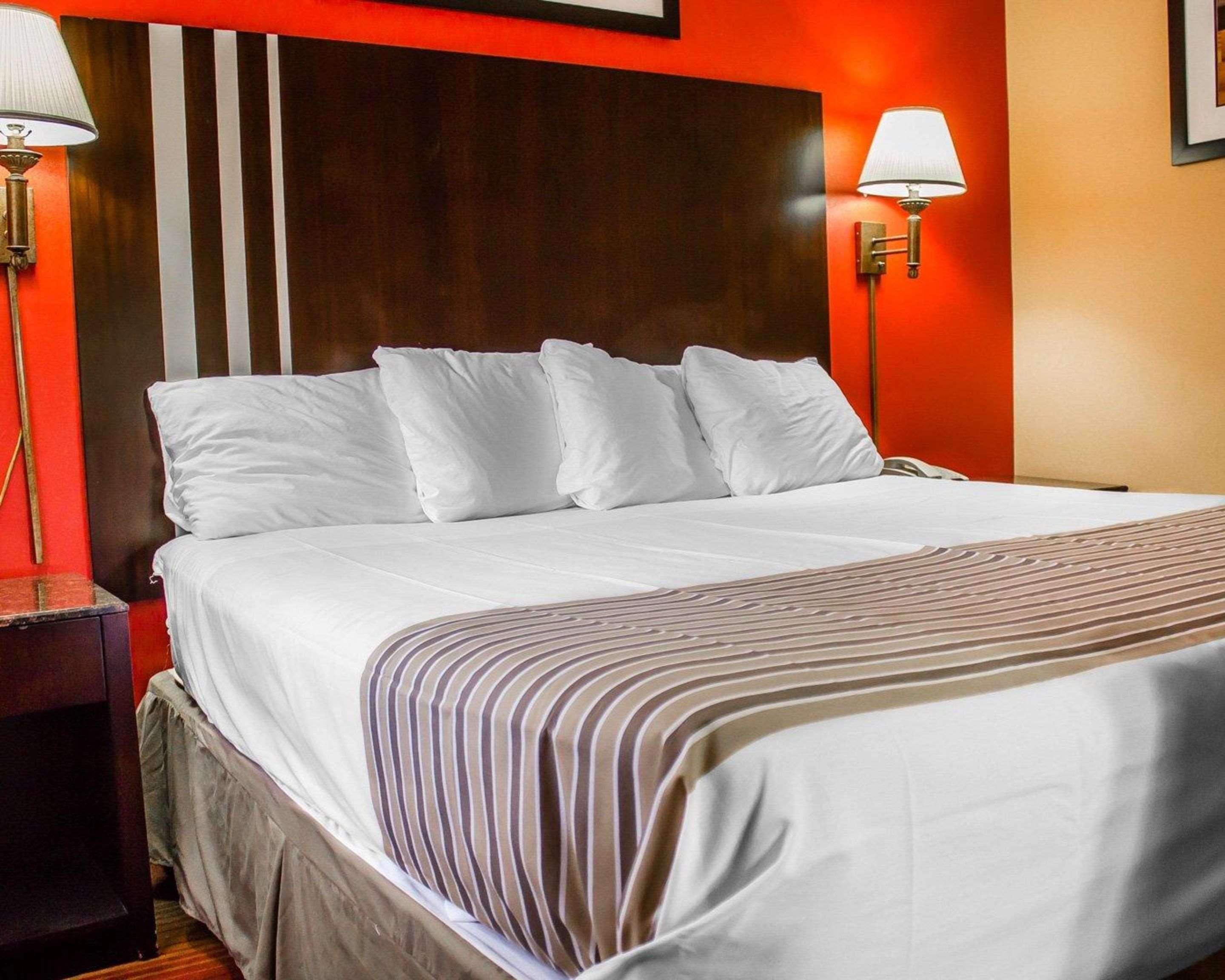 Rodeway Inn Macarthur Airport Ronkonkoma Buitenkant foto