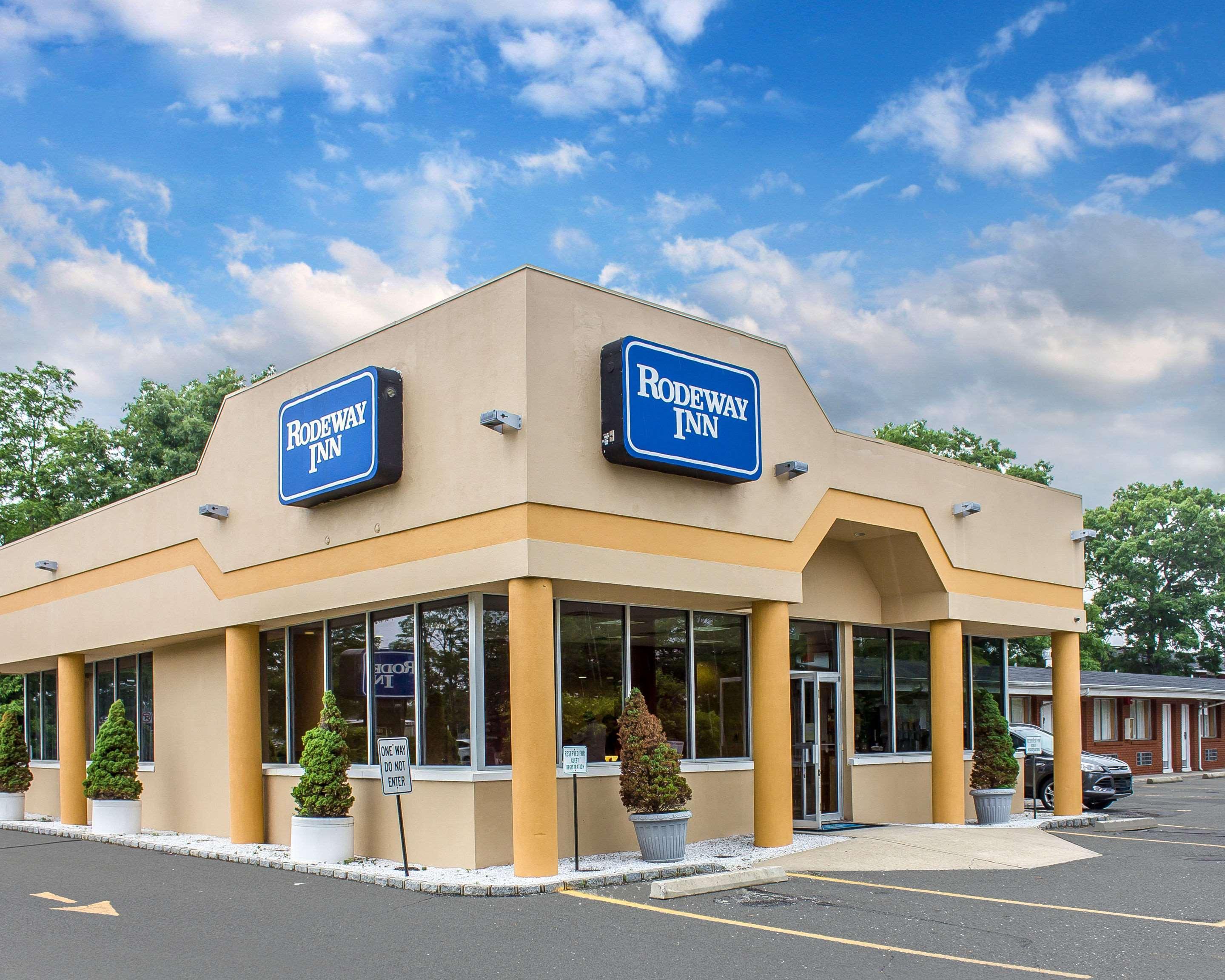Rodeway Inn Macarthur Airport Ronkonkoma Buitenkant foto