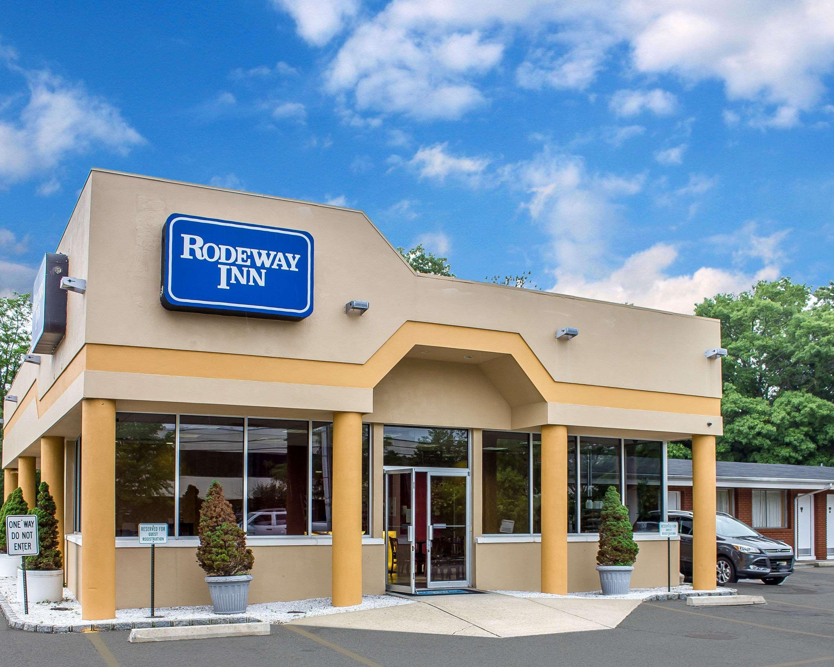Rodeway Inn Macarthur Airport Ronkonkoma Buitenkant foto