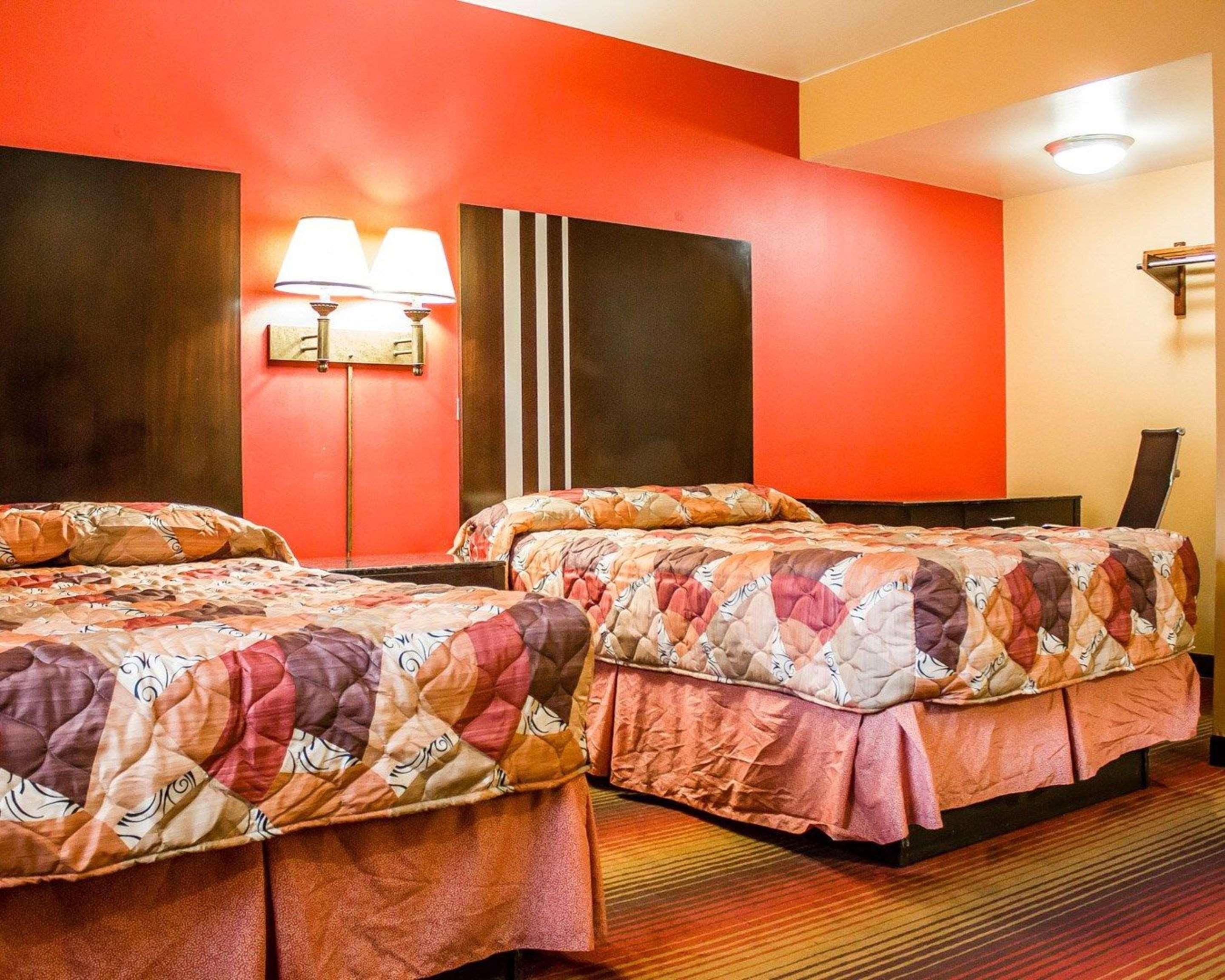 Rodeway Inn Macarthur Airport Ronkonkoma Buitenkant foto