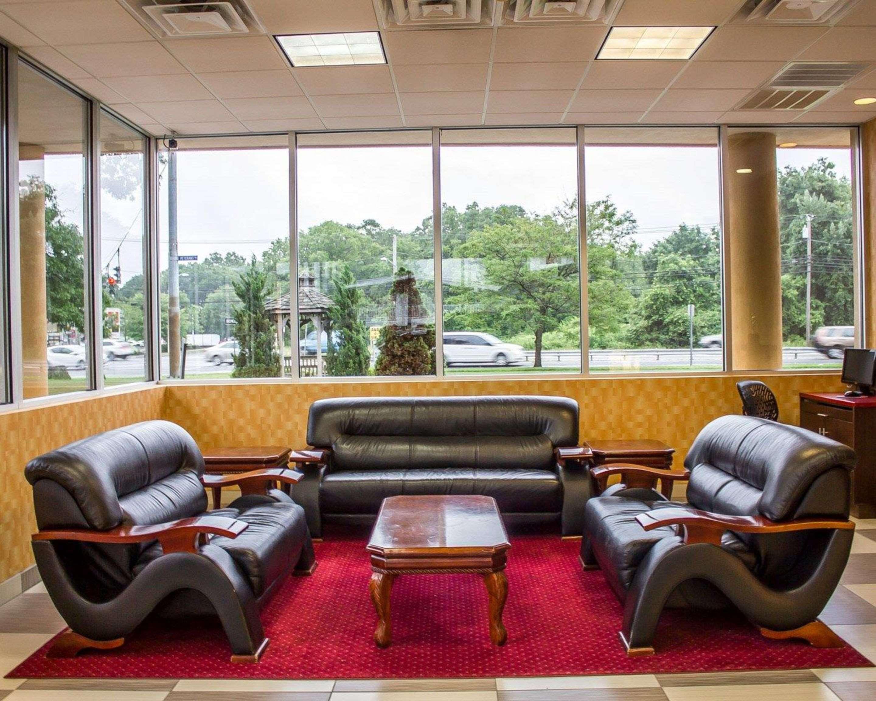 Rodeway Inn Macarthur Airport Ronkonkoma Buitenkant foto