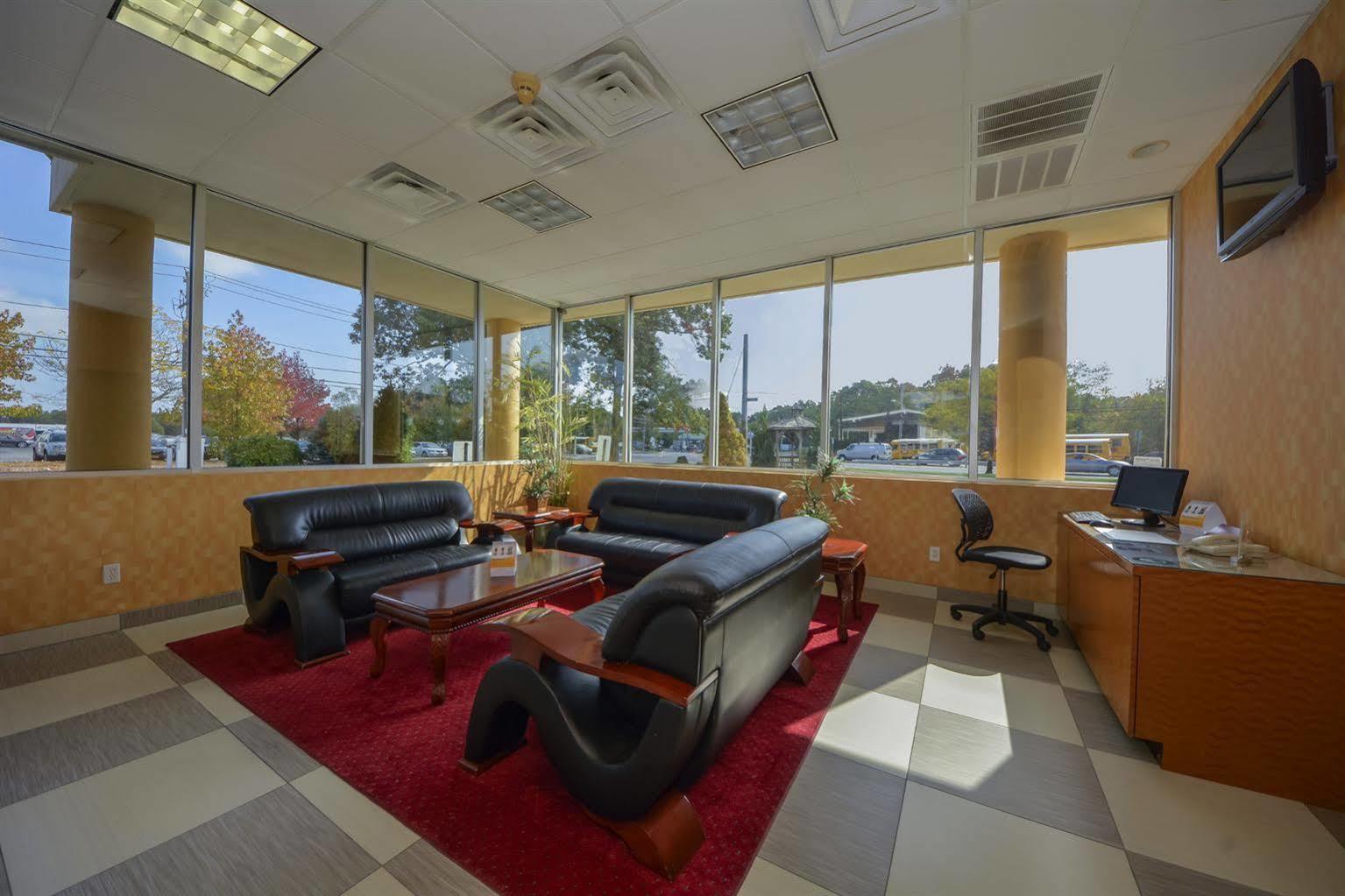 Rodeway Inn Macarthur Airport Ronkonkoma Buitenkant foto