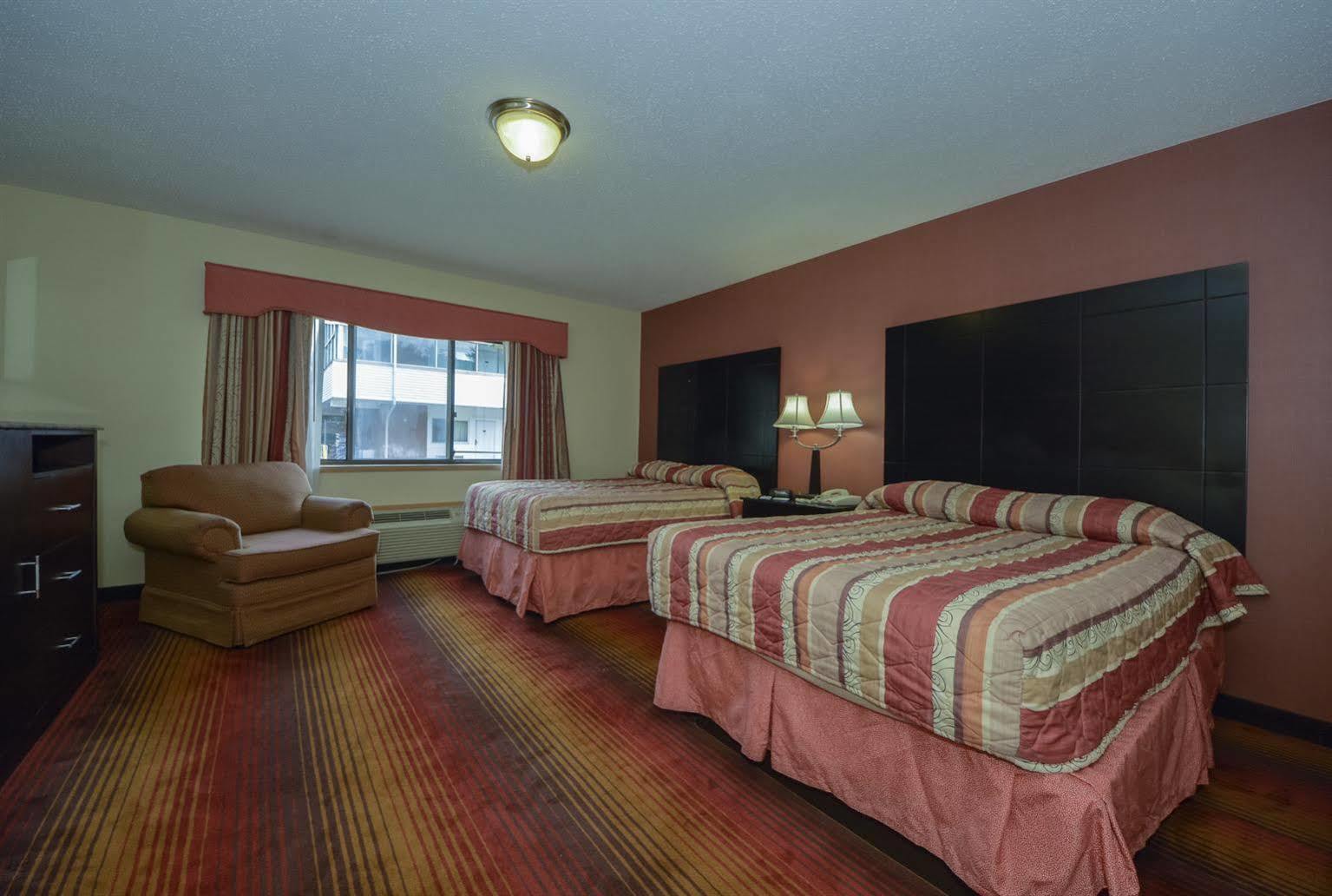Rodeway Inn Macarthur Airport Ronkonkoma Buitenkant foto