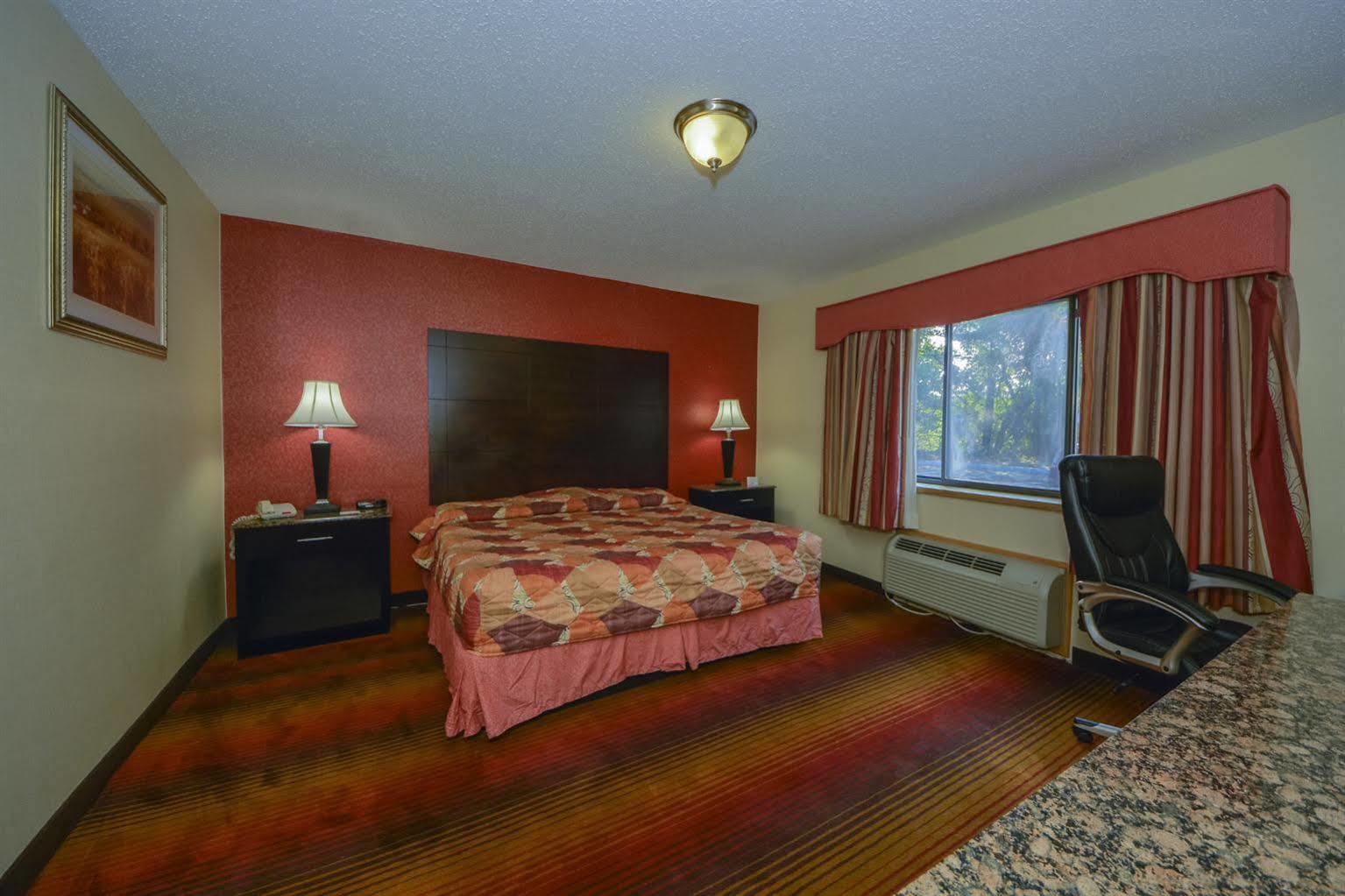Rodeway Inn Macarthur Airport Ronkonkoma Buitenkant foto
