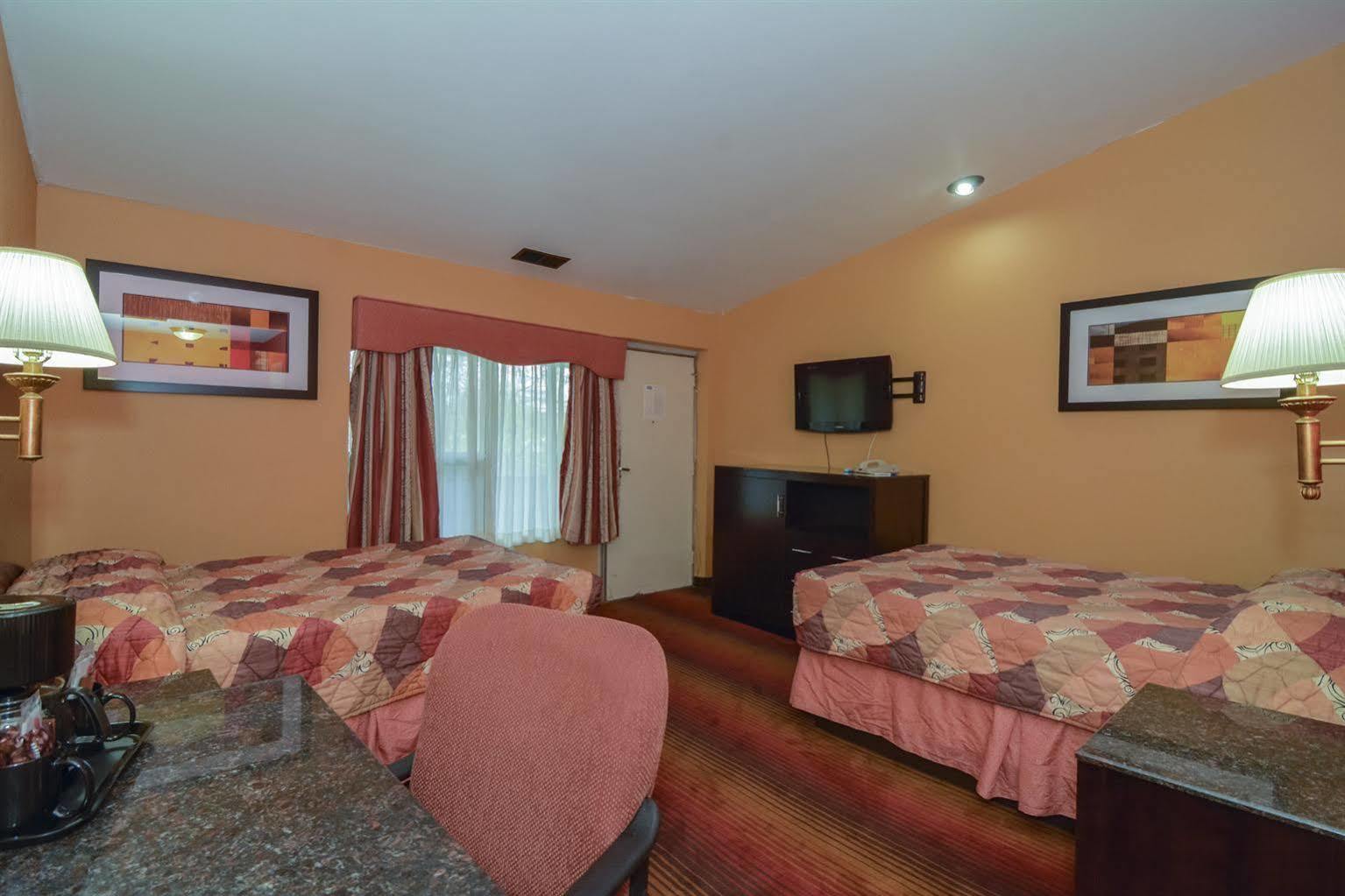 Rodeway Inn Macarthur Airport Ronkonkoma Buitenkant foto